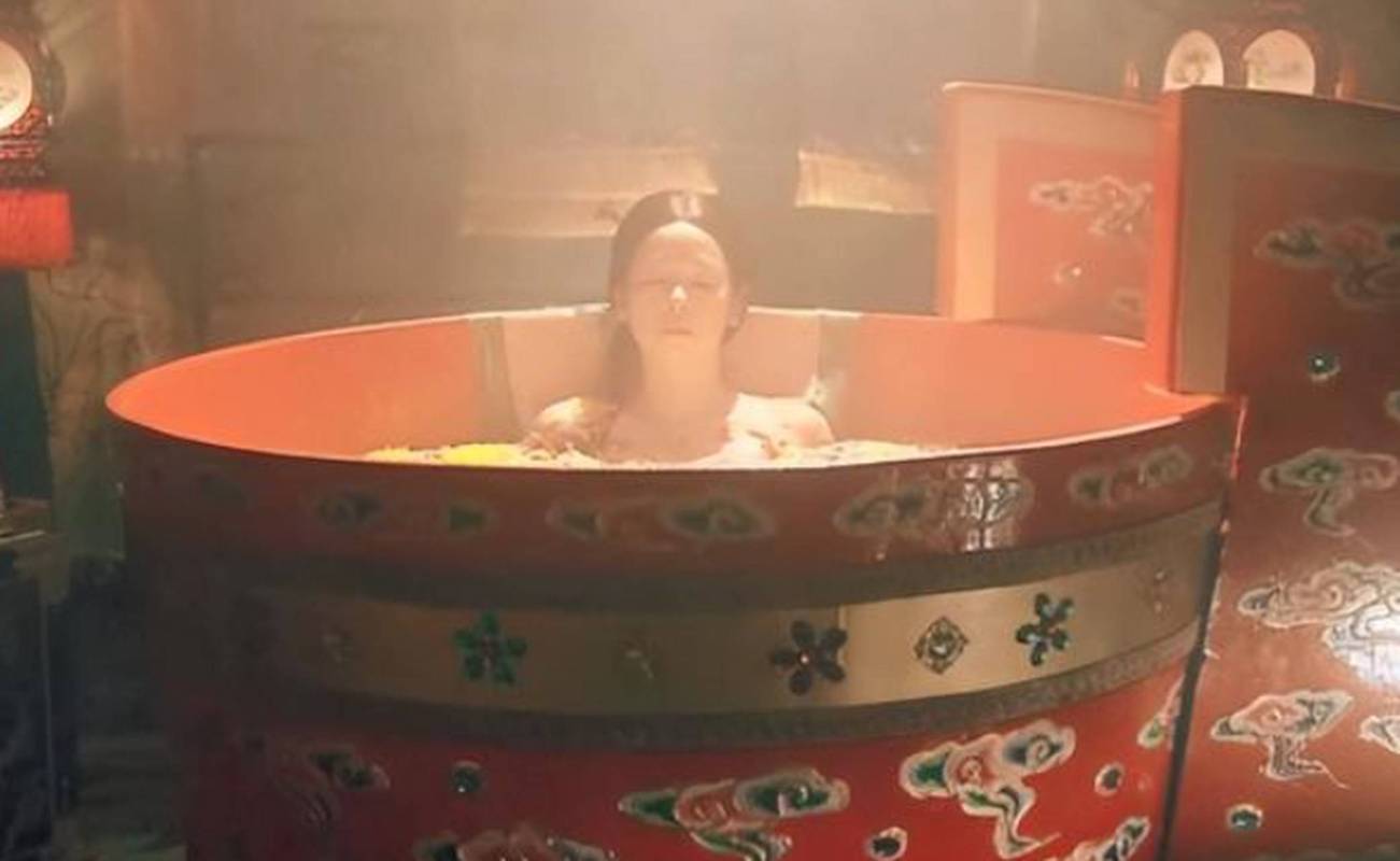 18岁看的美女的相关介绍