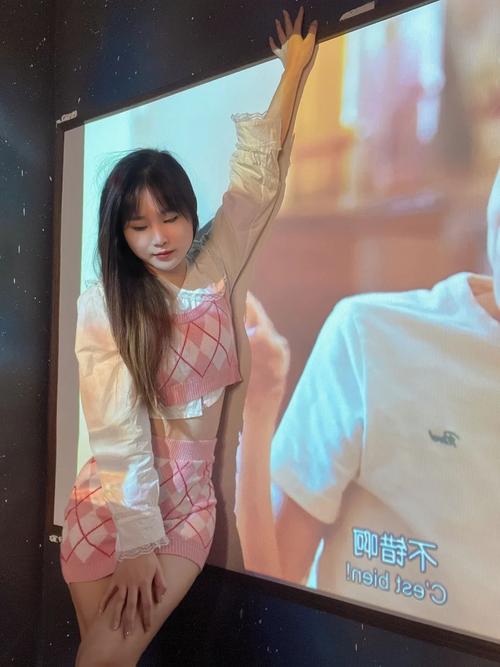 18摸app免费下载的相关介绍