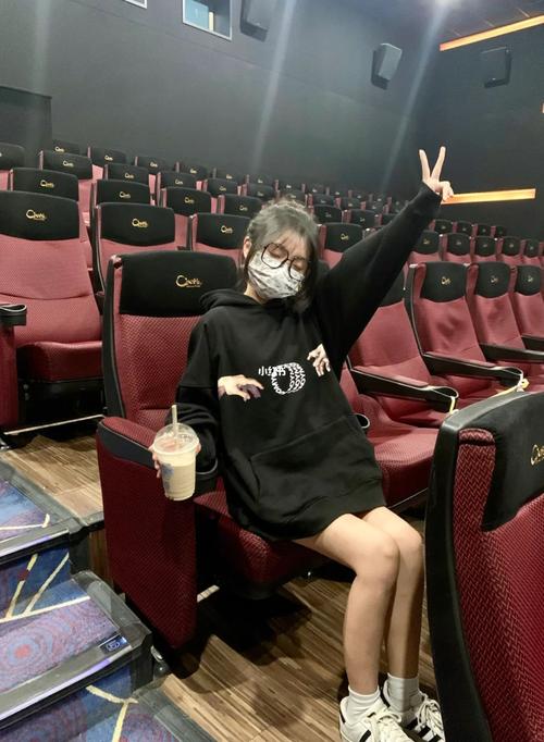 美女脱18以下禁止看尿口视频的相关介绍