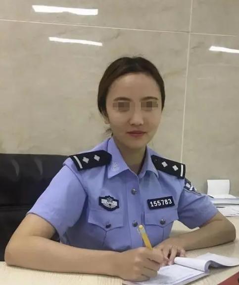 一边亲上面,一边摸下面的相关介绍