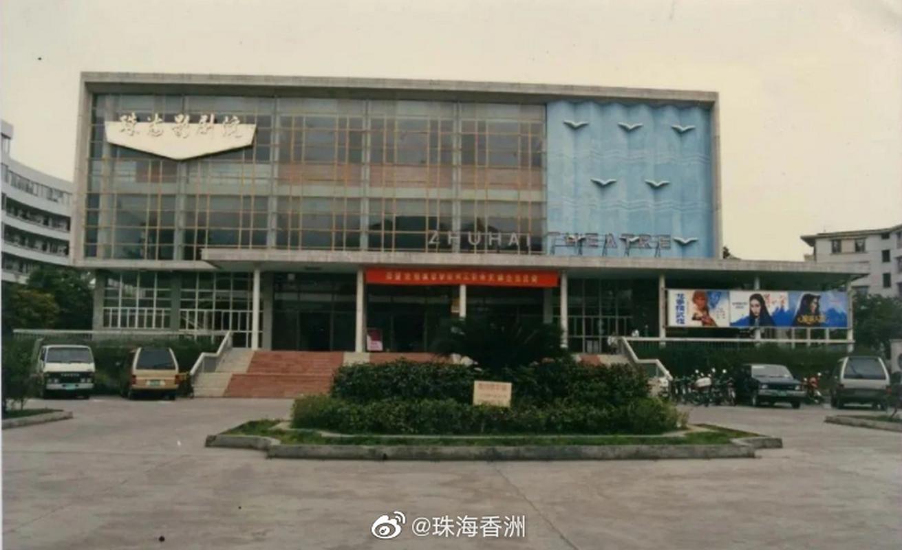 我和同桌啪啪啪的相关介绍