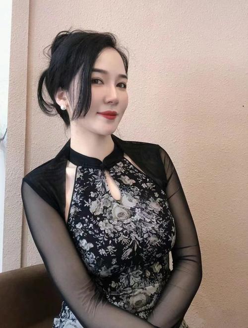 女大学生精油按摩日本的相关介绍