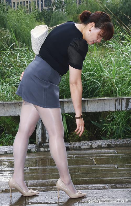 超性感大尺度美女图片的相关介绍