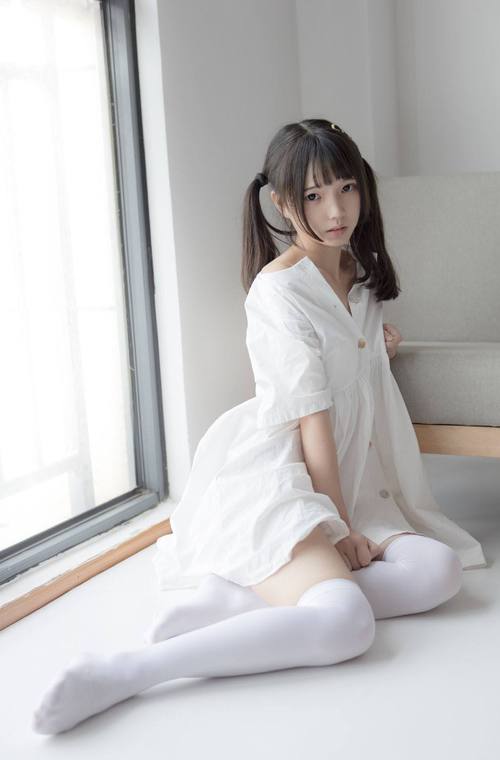 动漫美女黄免费看的相关介绍