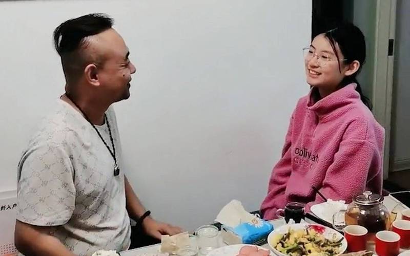 对白av少妇的相关介绍