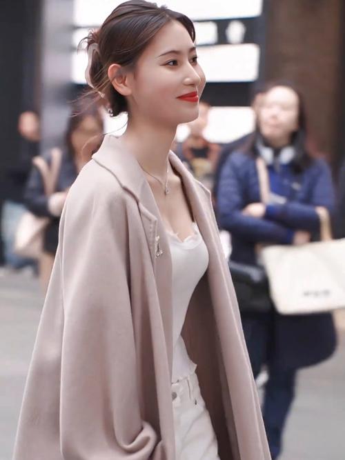 亚洲一区二区美女av的相关介绍