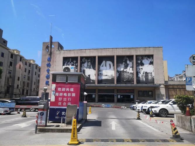 少妇av第一页的相关介绍