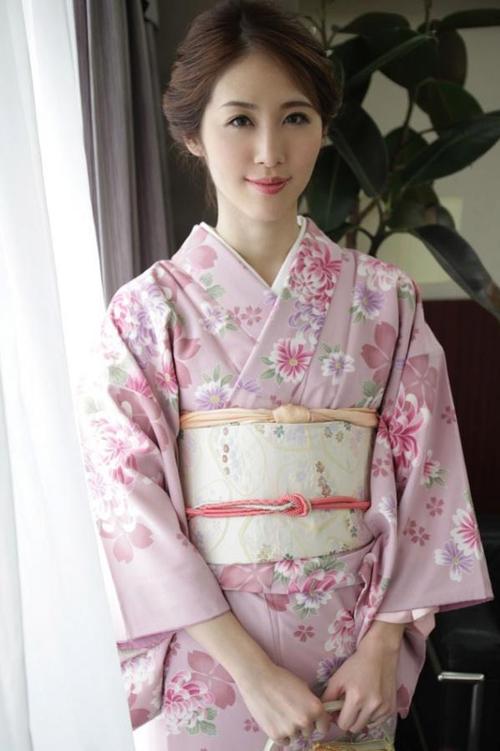 亚洲欧美成人人妻在线视频精选：高清画质、中文字幕与每日更新推荐