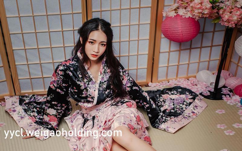 亚洲少妇第一时尚穿搭指南：2025年春季优雅与性感并存的潮流单品推荐