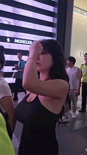 强d大乳女老板的相关介绍